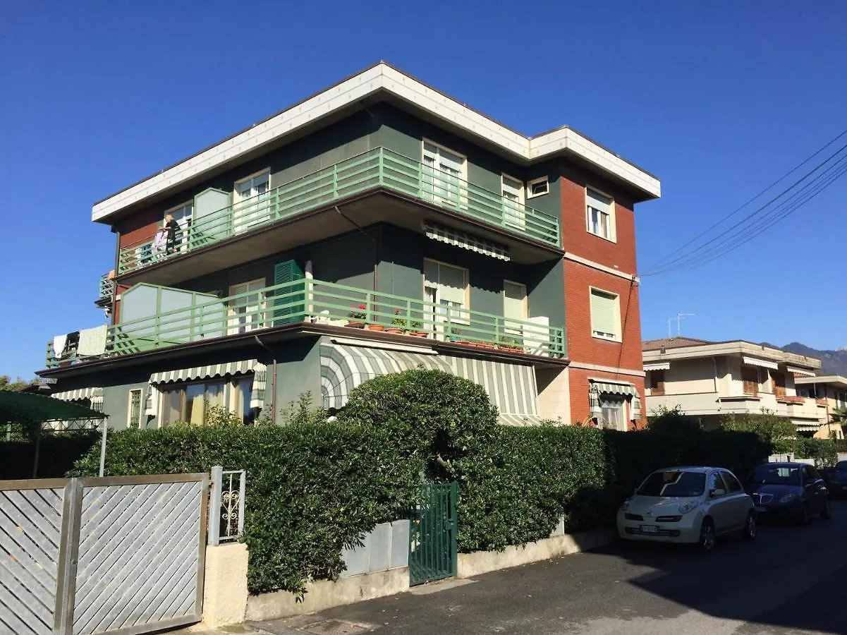 Holiday Villas Marina di Massa Apartment